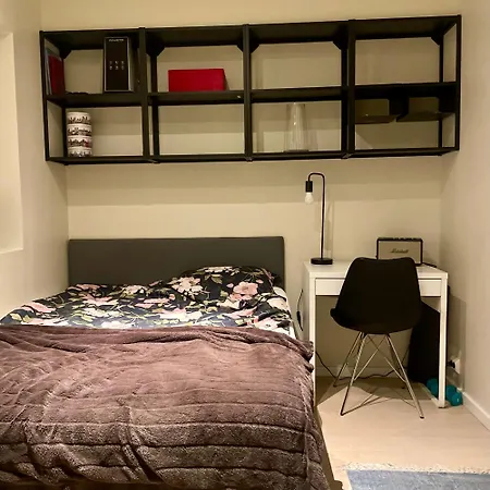 Private With A View And Garden - 12 Min From The Center 아파트