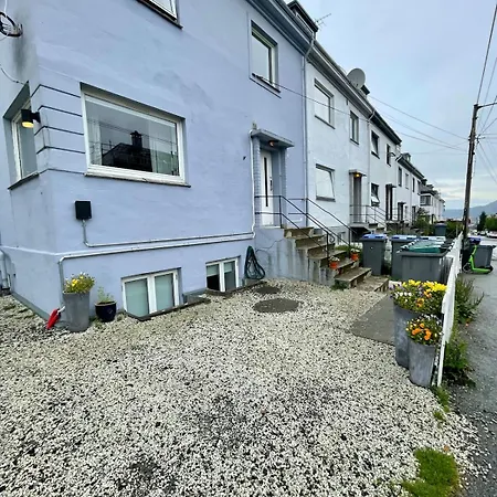 Private With A View And Garden - 12 Min From The Center 아파트 *