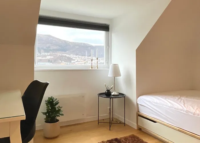 Private With A View And Garden - 12 Min From The Center 아파트