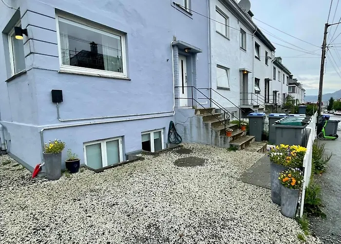 Private With A View And Garden - 12 Min From The Center 아파트 *